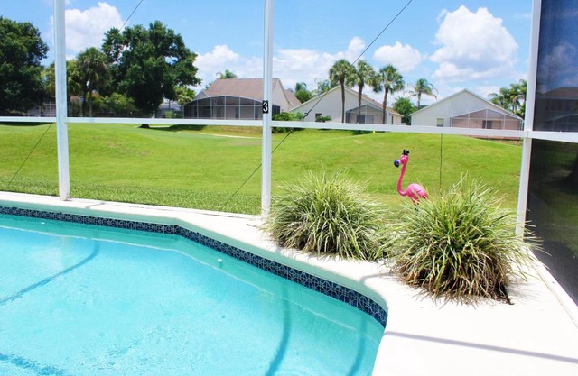 E132JA - 4 beds pool home on a golf course