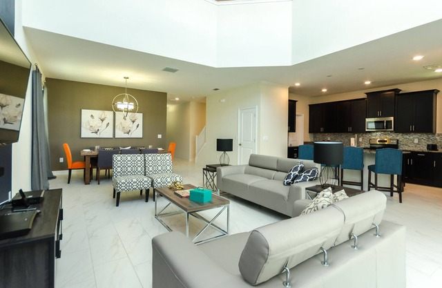 Family Friendly 5 Bed Spa Pool Home in Champions Gate