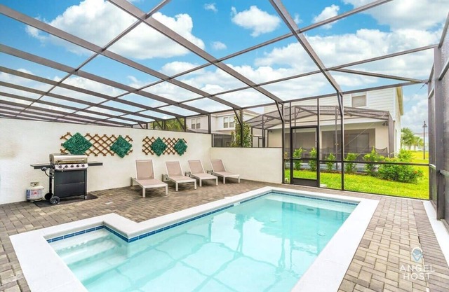 Family Fun, Lazy River, Pool, Disney 15 min away