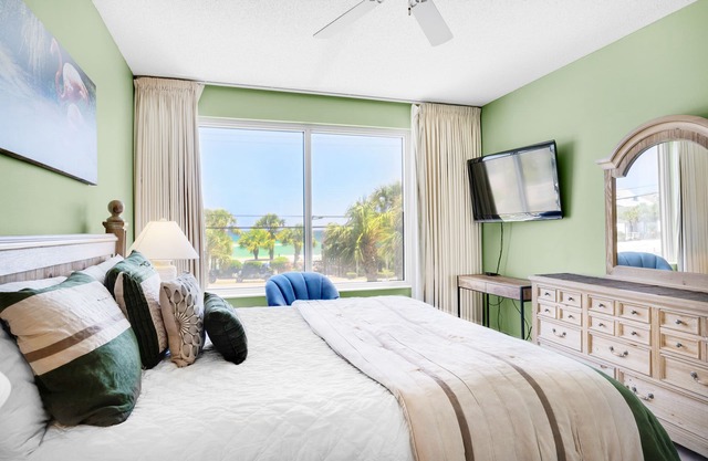 🌴FREE Beach Service~FAB Balcony Views~Walk2Beach~2 Pools~2BR Leeward Key 204🌴