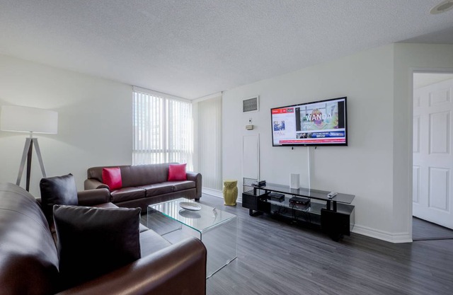 Free Parking Giant 2 Bedroom 2 Bathroom Bay St. Condo walk to Sick Kids Hospital