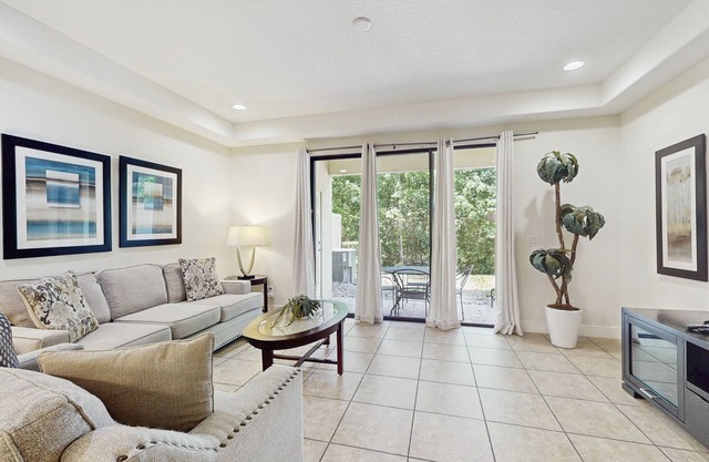 Gorgeous Snowbird-friendly home with pool, hot tub, & gym - close to theme parks