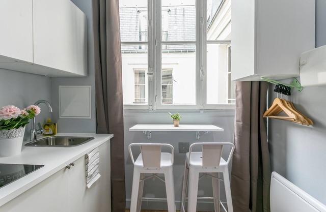 Grands Magasins - Opéra 32: cosy apt. for 2
