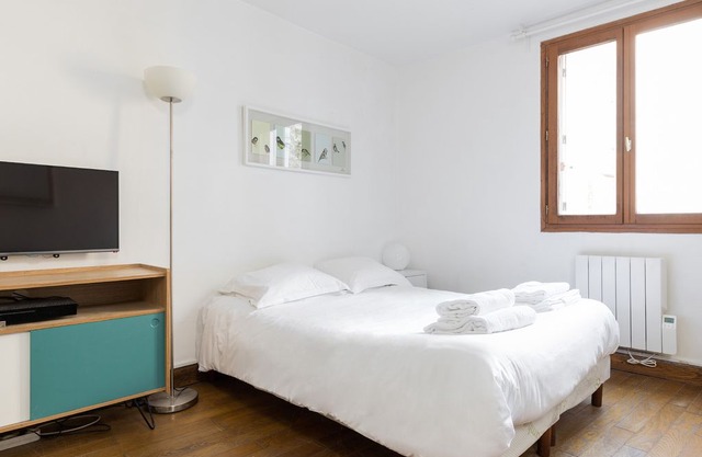 HEART OF THE LATIN QUARTER BY PANTHEON AND LA SORBONNE - SPACIOUS STUDIO!