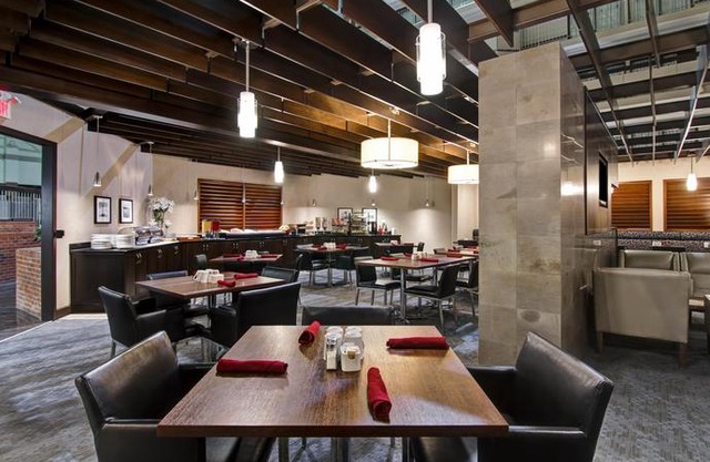 Holiday Inn Oakville Centre