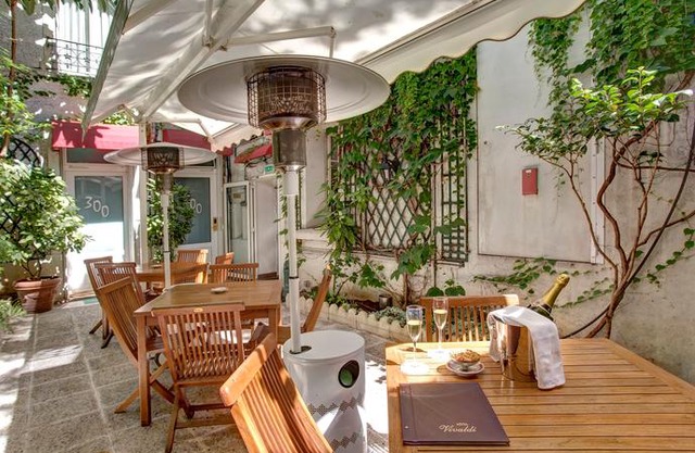 Hotel Vivaldi Puteaux