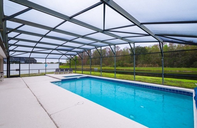 House of Views-Private South Facing Pool, WiFi, Games Room, Lakeview