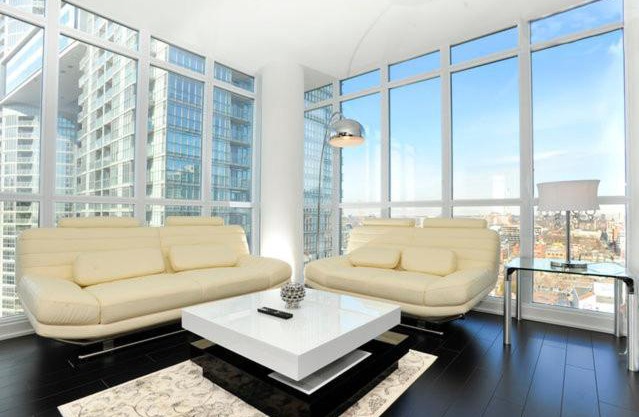 Hydewest - Capreol Luxury Furnished Penthouse Apartment
