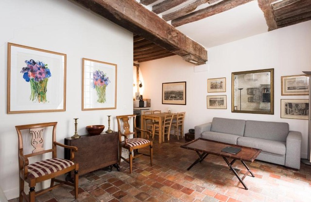 Île Saint-Louis apartment