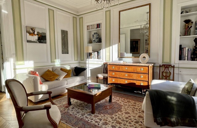 In the heart of 'Quartier Latin' Elegant parisian flat