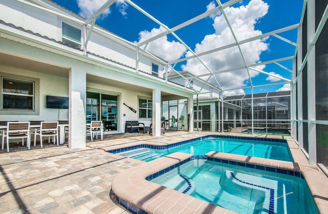 INCREDIBLE HOME! Private Pool & Spa + Game Room!