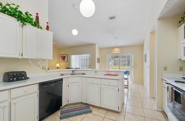 Indian Ridge - Pool Home 3BD/2BA - Sleeps 6 - StayBasic - RIR370