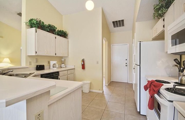 Indian Ridge - Pool Home 3BD/2BA - Sleeps 6 - StayBasic - RIR373