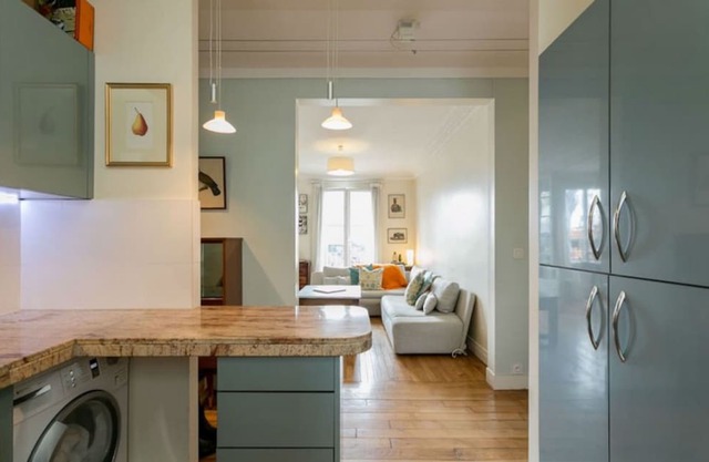 Left Bank - Walk to Eiffel Tower - Renovated - Safe and Authentic Neighborhood