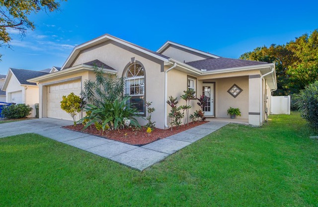 LOCATION! 4 BR, Private SF Pool with Conservation View, Games Room, WiFi, BBQ, close to Disney