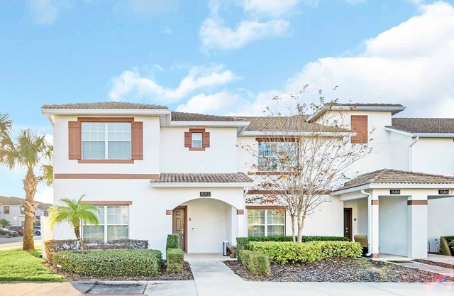 Lovely 5 Bed Splash Pool Townhome in Champions Gate