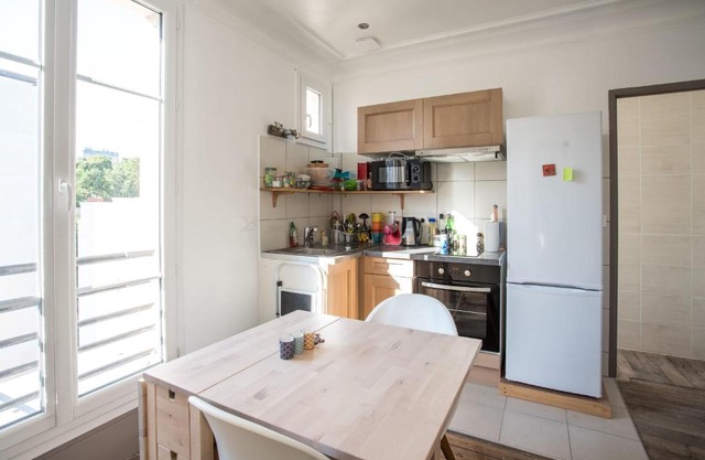 Lovely apt next to the Belleville park