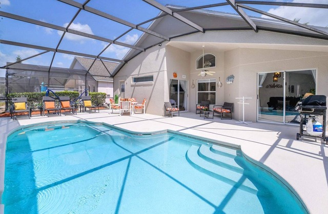 Luxury 4BR Home - Private Pool - Near Disney!