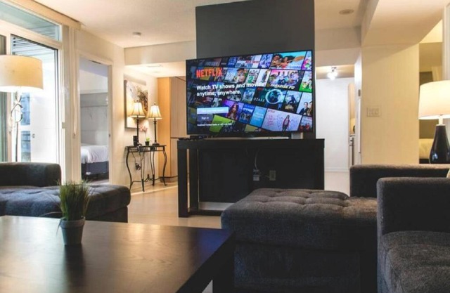 Magnificent Corner Suite 6