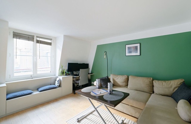Modern and luminous flat in the heart of Paris