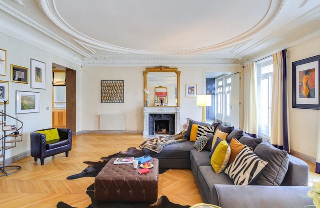 Montaigne II - Four Bedroom Apartment, Sleeps 10
