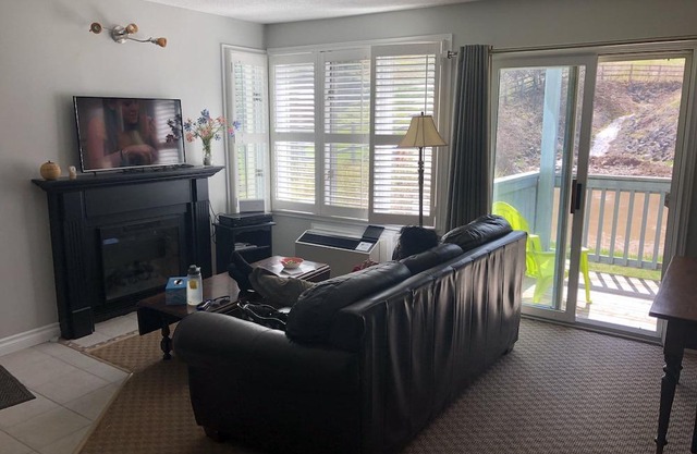 Mountain and Pond-side, one bedroom, pet friendly