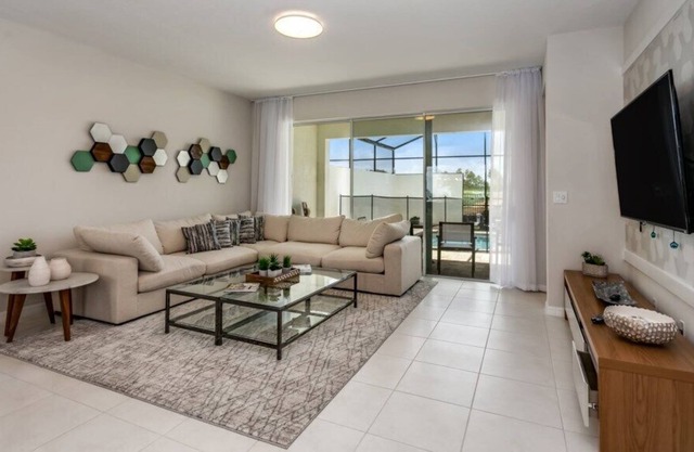 New Listing! Solara Resort, 5mi to Disney & 15mi to Universal - FS312964