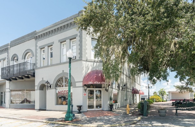 Oak Park Inn by OYO