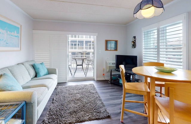 Oceanside Beach Condo w/Private Washer/Dryer, Shared Pool, Free WiFi, Balcony