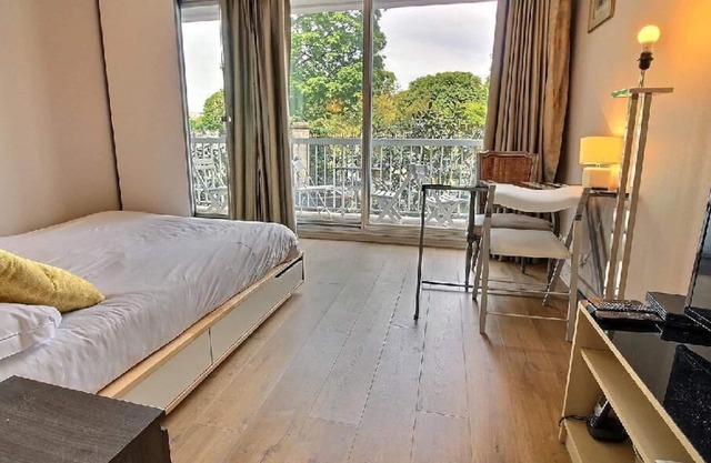 Parisian Home|S06174|Studio|Luxembourg