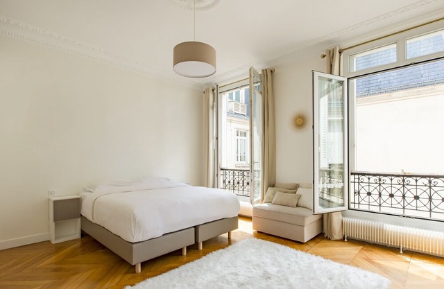 Pristine near Parc Monceau, by Veeve