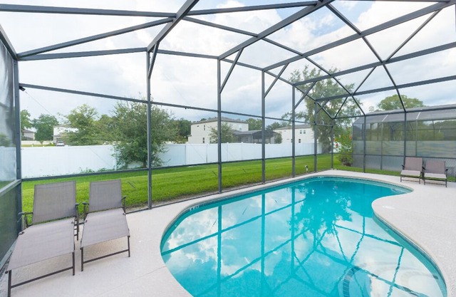 PrivateYard/4Ensuite/BigPool/10MintoDisney/FamilyFriendly