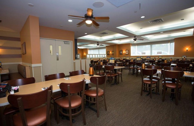 Ramada by Wyndham Niagara Falls/Fallsview