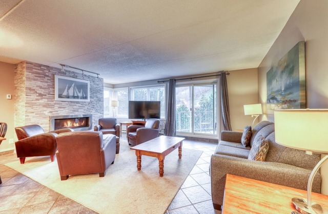 Roomy, mountain-side condo at Cachet Crossing - near skiing