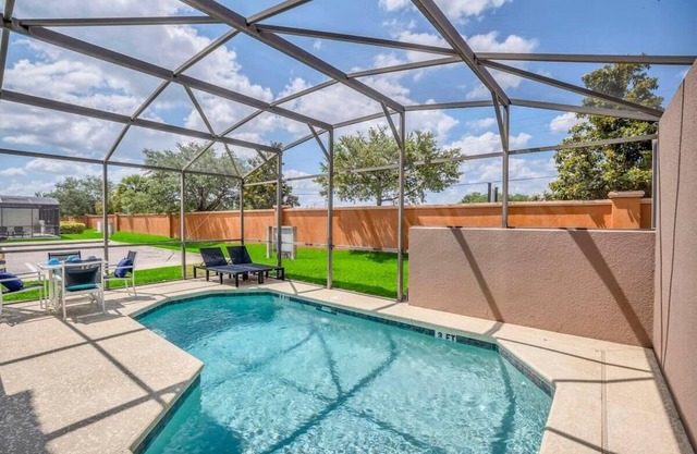 Roomy w/Themed Rooms and Large Pool Area