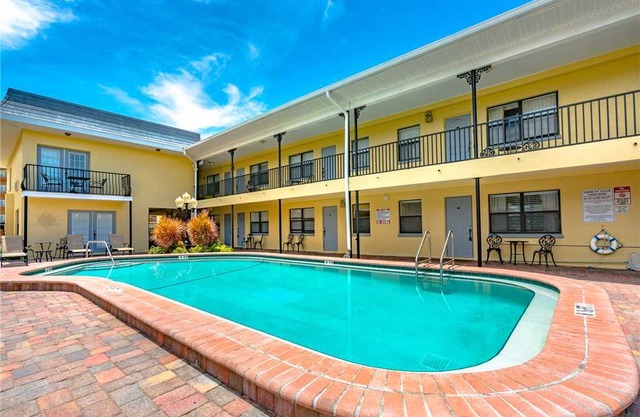 Royal Orleans 103, Studio, Heated Pool, WiFi, Sleeps 2