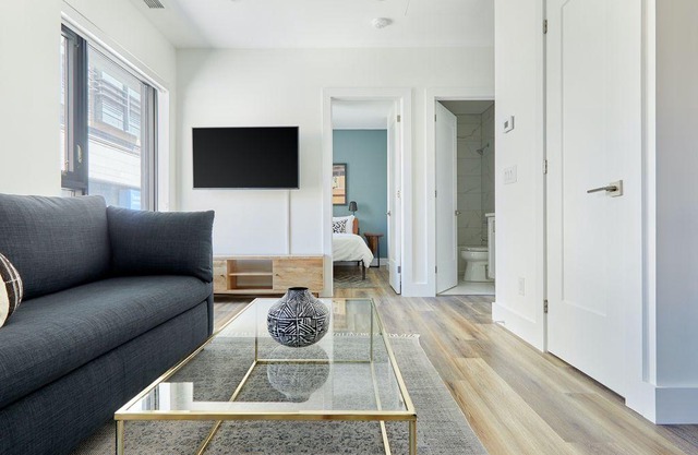 Sonder | The Elm | Comfortable 1BR + Sleeper Sofa
