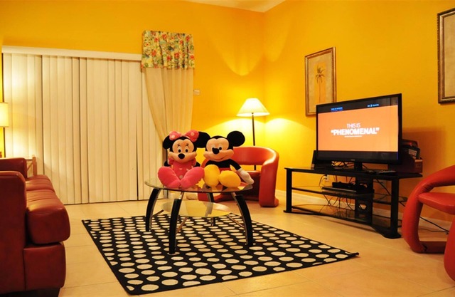 Spacious Townhouse w Private Hot Tub - Close to Disney!!