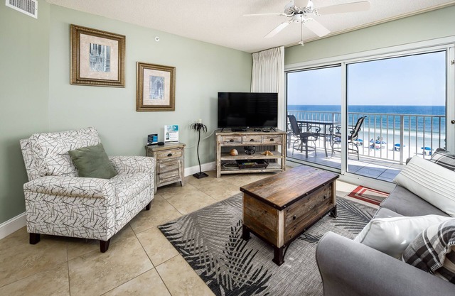 Summerlin 305: BEACH FRONT 3rd Floor CORNER Condo ~ FREE Beach Service & more