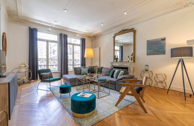 Sweett | Boccador - Three Bedroom Apartment, Sleeps 6