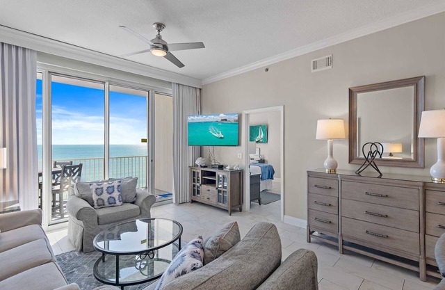Updated Leeward Key 1005, 2 bed/2 Bath, Beach Service beautiful condo