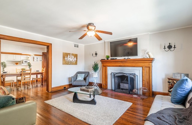 Upscale/Rustic 3BR Home with Parking - Midtown!