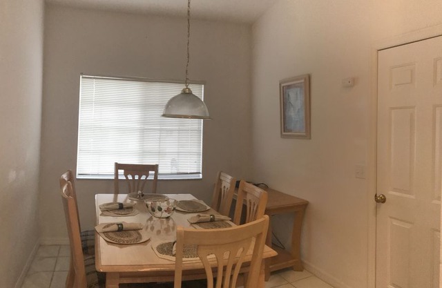 Villa w/Private Pool! 15 Mins to Disney/Universal. Walk to Dining&Shopping. WiFi