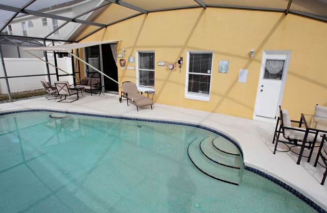 Villa with own South facing private pool. Close to Disney.