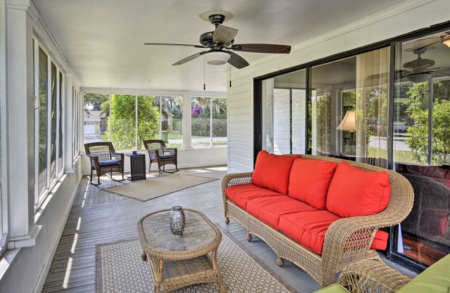 Winter Haven Family Home - Walk to 2 Lakes!