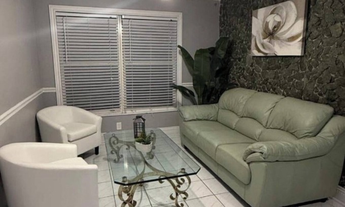 Margate Apartment | 1-bedroom apartment in welcoming Margate our charming private suite apartment