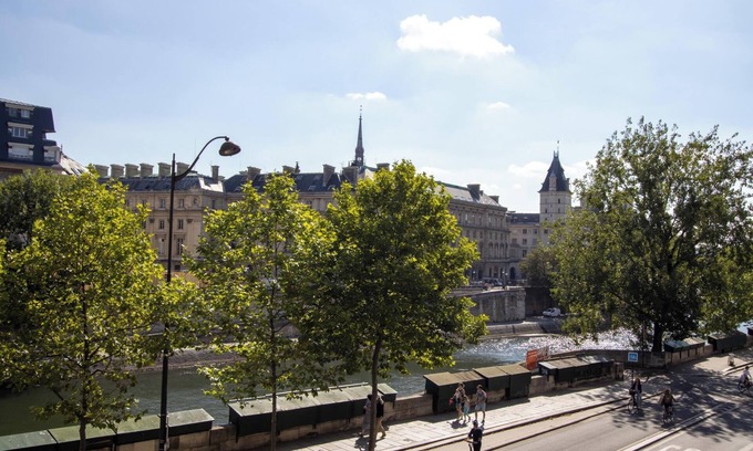 Paris City Center Apartment | 1 BEDROOM APARTMENT WITH AIRCON IN SAINT GERMAIN