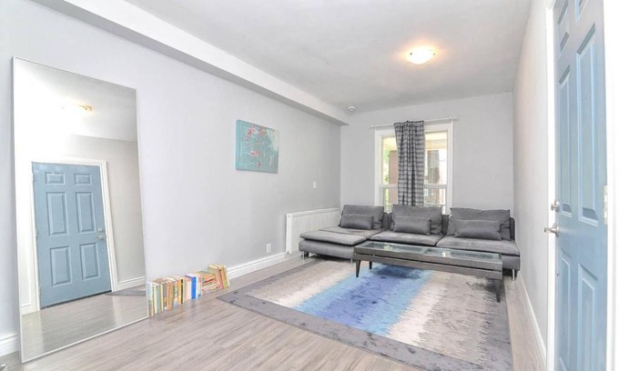 Leslieville Apartment | 1 Bedroom Loft Style Apartment in Leslieville