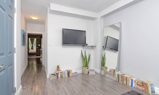 Leslieville Apartment | 1 Bedroom Loft Style Apartment in Leslieville