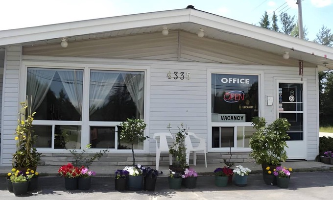 North Bay Hotel | 102 m² Motel ∙ 127 guests